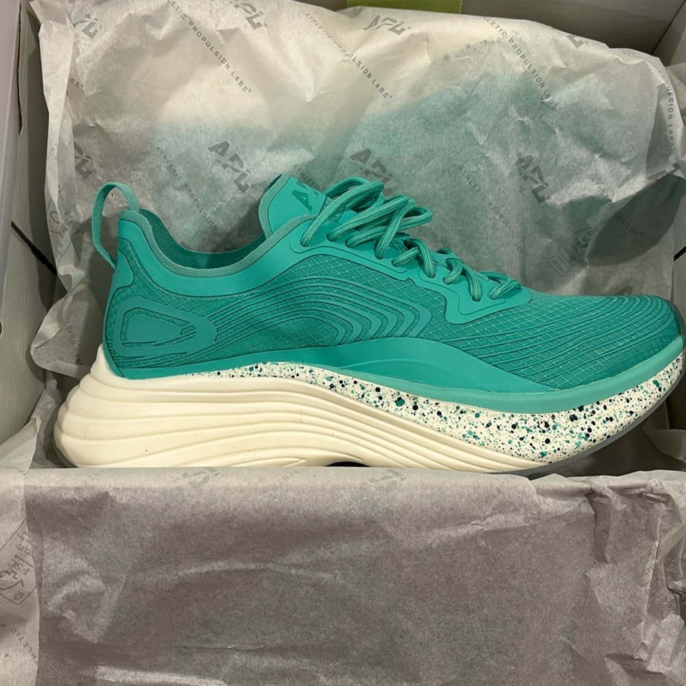 APL Streamline Shoes Womens 6